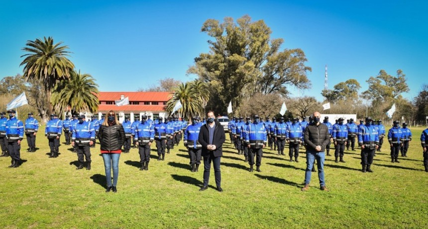 SEGURIDAD: ARIEL SUJARCHUK PRESENTÓ A 70 NUEVOS AGENTES DE PREVENCIÓN COMUNITARIA  Y ANUNCIÓ LA COMPRA DE SEIS PATRULLEROS CON FONDOS MUNICIPALES