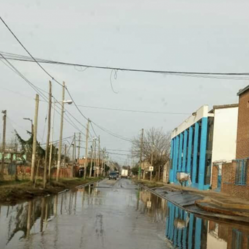 DENUNCIAN QUE EN JOSÉ C. PAZ LAS CALLES SE INUNDAN Y LA BASURA FLOTA