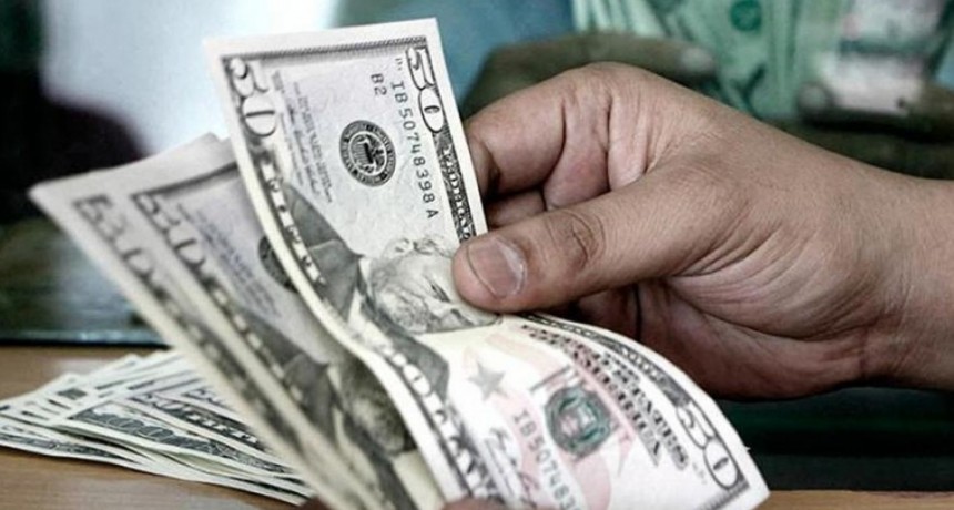 ANTE RUMORES QUE MALINTENCIONADOS SOBRE DÓLAR AHORRO: ECONOMÍA ACLARÓ QUE NO SE ANALIZAN MODIFICACIONES