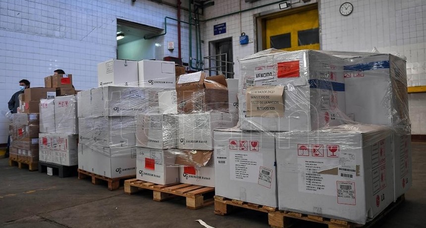 ENCONTRARON MÁS DE 12 MILLONES DE VACUNAS VENCIDAS EN LA GESTIÓN DE RUBISNTEIN EN UN FRIGORÍFICO DE LA CIUDAD