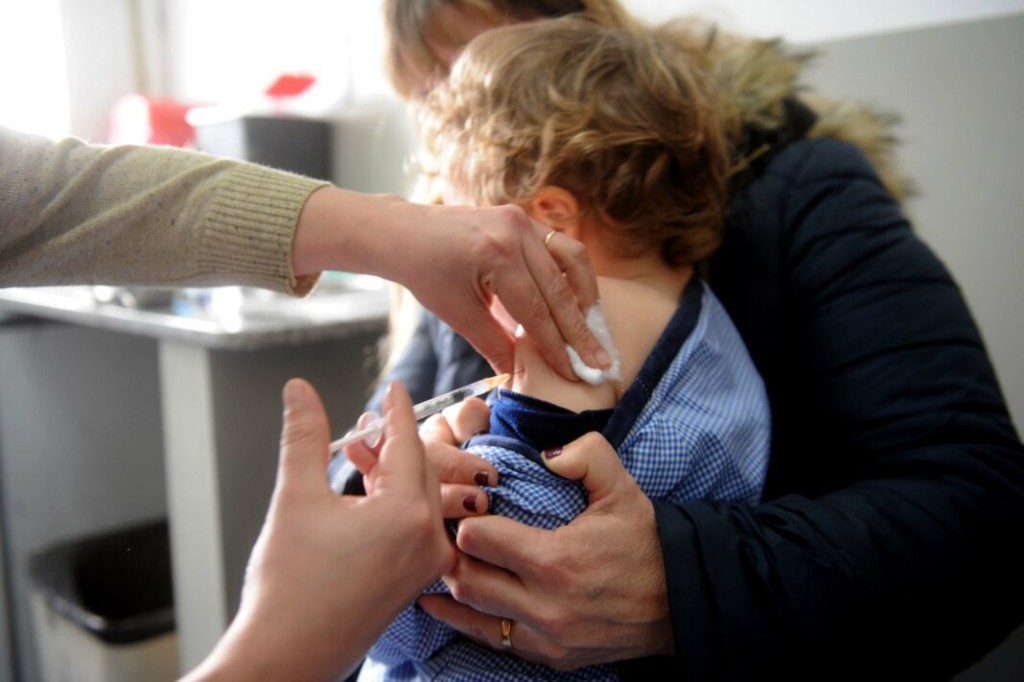 BEBÉS Y NIÑOS DE 6 MESES A 3 AÑOS NO NECESITARÁN TURNO NI INSCRIPCIÓN PARA VACUNARSE DESDE EL PRÓXIMO LUNES