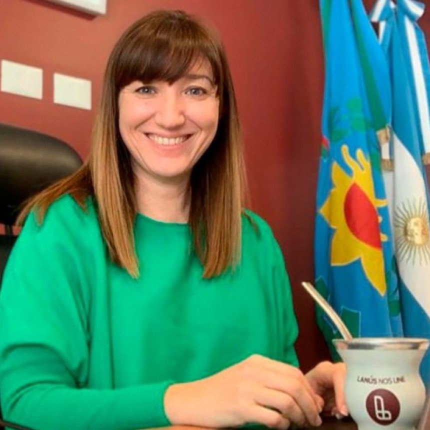 DENUNCIAN QUE UNA FUNCIONARIA DE LANÚS PLANEABA VIAJAR A PARÍS CON RECURSOS DEL MUNICIPIO