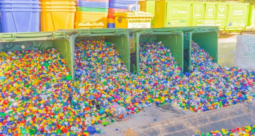 SAN FERNANDO RECICLÓ UNA GRAN CANTIDAD DE TAPITAS PLÁSTICAS Y PAPEL PARA AYUDAR A LA FUNDACIÓN GARRAHAN