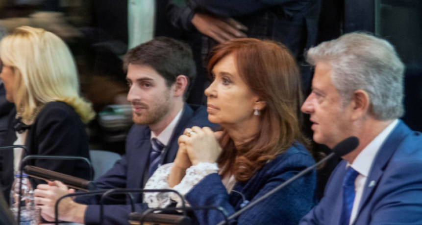 UNOS 500 INTENDENTES DENUNCIARON QUE HAY “UNA PERSECUCIÓN JUDICIAL A CRISTINA”