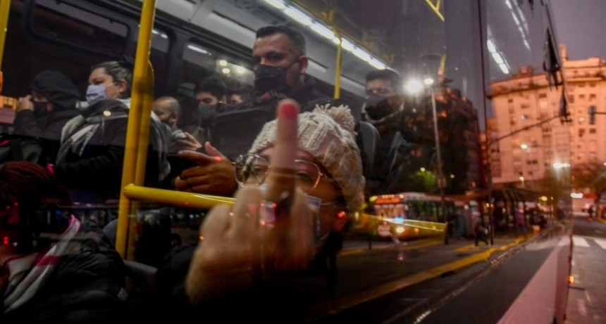 CONTINÚA SUSPENDIDO EL SERVICIO NOCTURNO DE COLECTIVOS  EN EL AMBA