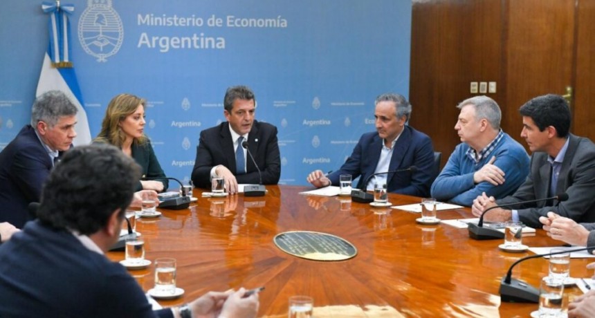 PRIMERO TERMINAN DE SUBIR LAS NAFTAS 12,5% Y DESPUÉS CONGELAN EL PRECIO HASTA EL 31 DE OCTUBRE