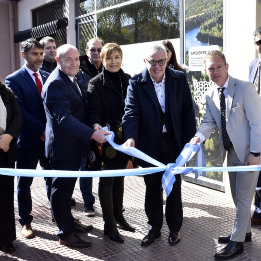 EN EL PUERTO DE FRUTOS, JULIO ZAMORA ACOMPAÑÓ LA INAUGURACIÓN DE UN NUEVO CAJERO AUTOMÁTICO DEL BANCO NACIÓN