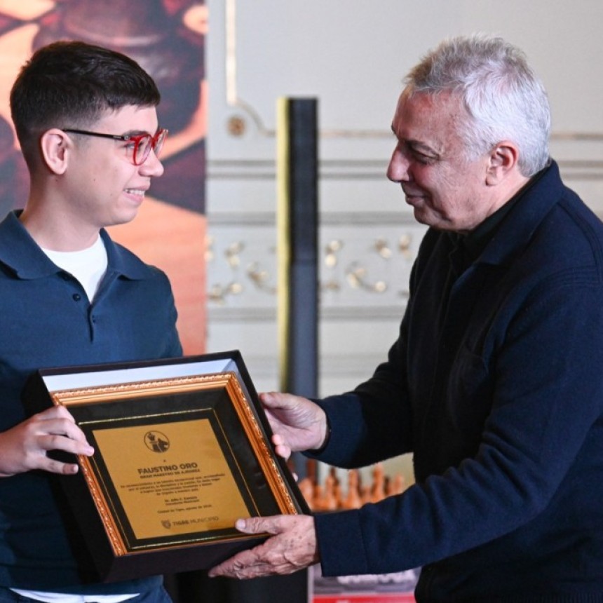 SEMANA INTERNACIONAL DEL AJEDREZ: EN EL MAT, JULIO ZAMORA RECIBI&Oacute; AL GRAN MAESTRO FAUSTINO ORO