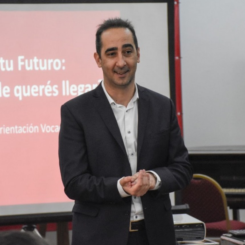 TAGLIAFERRO: “CAPACITAMOS A LOS JÓVENES PORQUE SON EL FUTURO DEL PAÍS”