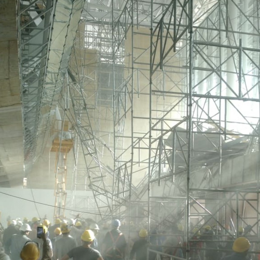UN MUERTO Y AL MENOS 13 HERIDOS TRAS UN DERRUMBE EN EL AEROPUERTO DE EZEIZA