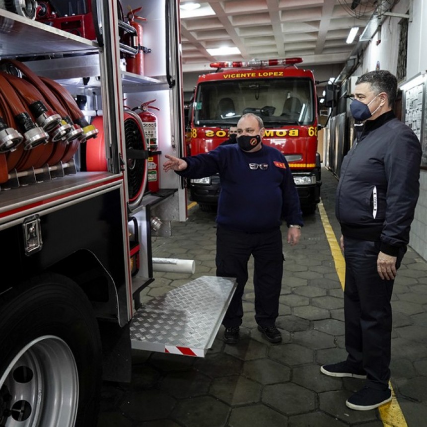 ENTREGA DE EQUIPAMIENTO PARA LOS BOMBEROS VOLUNTARIOS DE VICENTE LÓPEZ