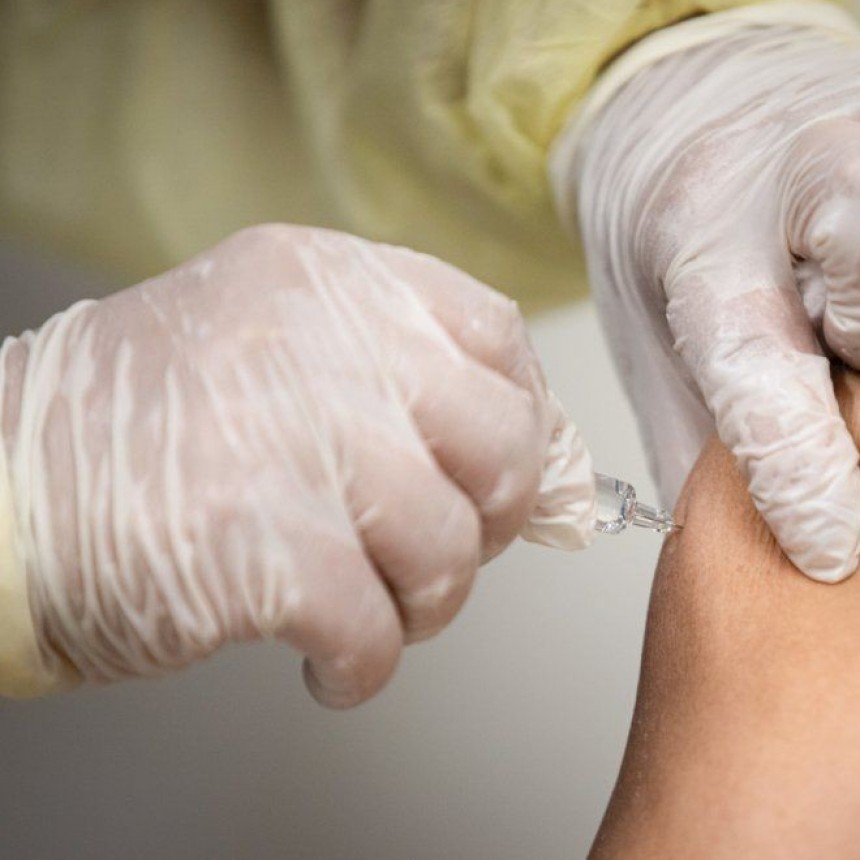 LA UNIVERSIDAD DE OXFORD ANUNCIA QUE SE REANUDAN LOS ENSAYOS CLÍNICOS DE LA VACUNA CONTRA EL CORONAVIRUS