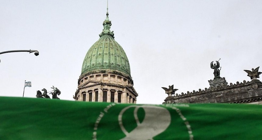 MILES DE PERSONAS PARTICIPARON DEL PAÑUELAZO VIRTUAL EN RECLAMO POR EL ABORTO LEGAL EN EL PAÍS