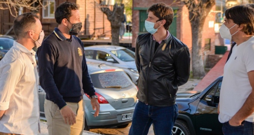 JUAN ANDREOTTI ENTREGÓ MATERIALES DE CONSTRUCCIÓN PARA EL QUINCHO DE HOCKEY DEL CLUB SAN FERNANDO