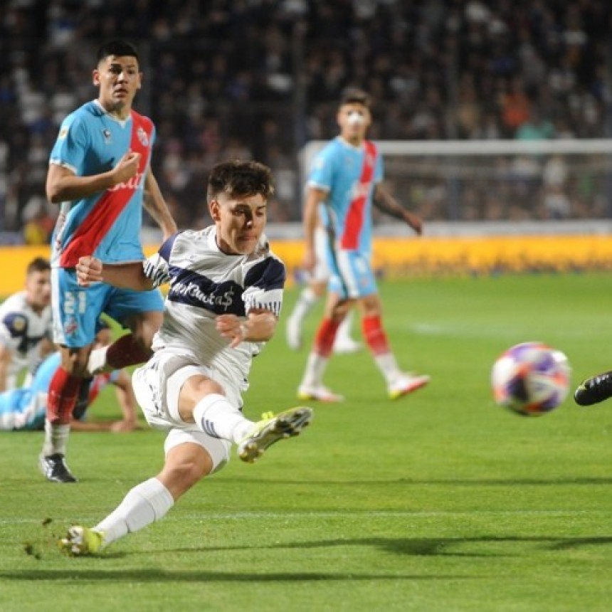GIMNASIA LE GANÓ A ARSENAL Y ES EL ÚNICO PUNTERO DEL CAMPEONATO