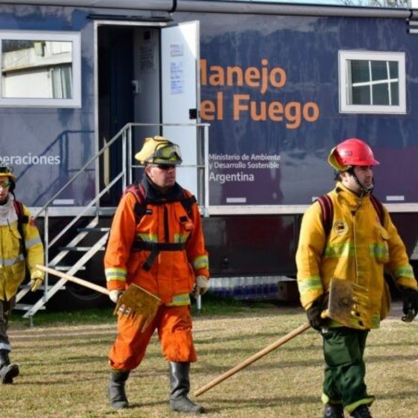 CON FOCOS EN TERRITORIO BONAERENSE, CONTINÚAN LOS INCENDIOS EN EL DELTA DEL PARANÁ