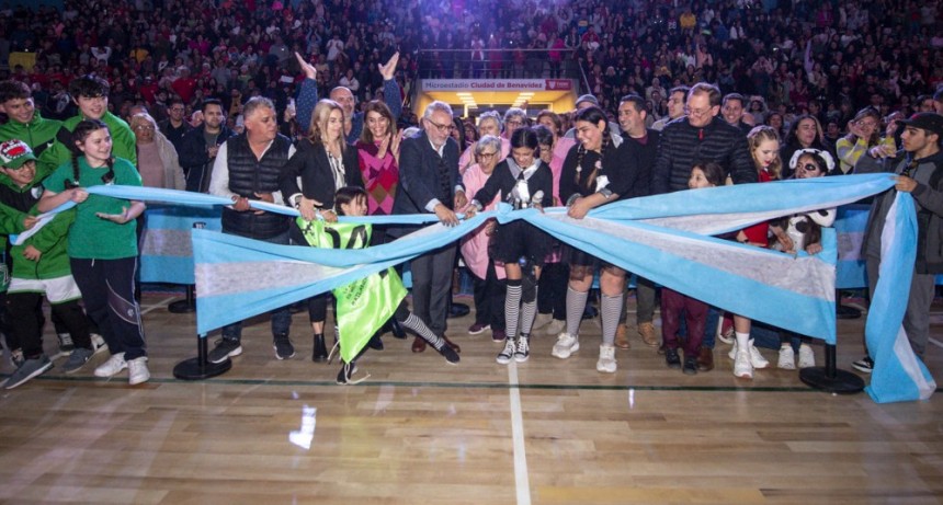 EN UNA FIESTA MULTITUDINARIA, JULIO ZAMORA INAUGURÓ EL MICROESTADIO MUNICIPAL CIUDAD DE BENAVÍDEZ