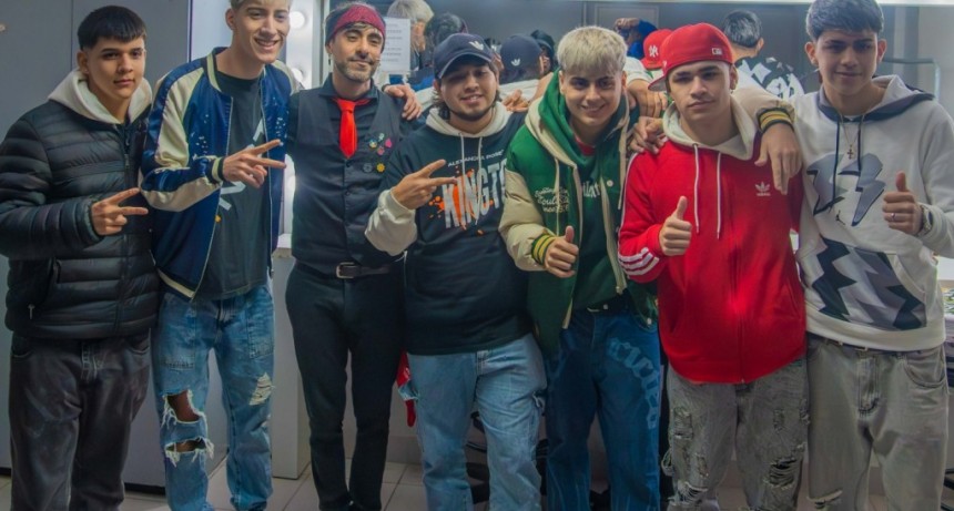 LA EXITOSA BANDA “KINGTO” TOCÓ POR PRIMERA VEZ EN EL TEATRO MARTINELLI