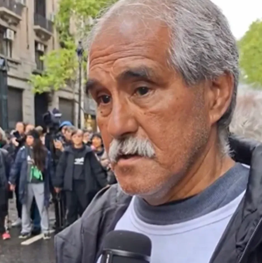 EN PLAZA DE MAYO, EL ABUELO DE BRENDA Y MORENA AGRADECIÓ EL APOYO EN LA MASIVA MARCHA POR EL TRIPLE CRIMEN