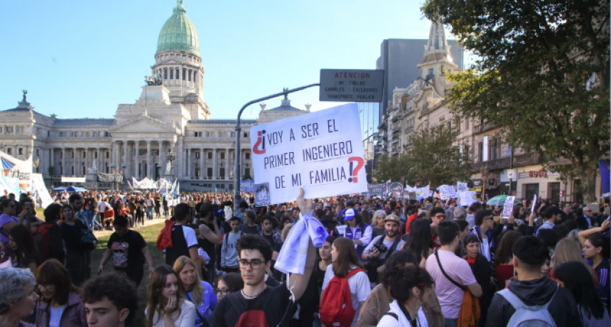 SE REALIZA HOY OTRA MARCHA MULTITUDINARIA FEDERAL AL CONGRESO CONTRA LOS VETOS DE MILEI