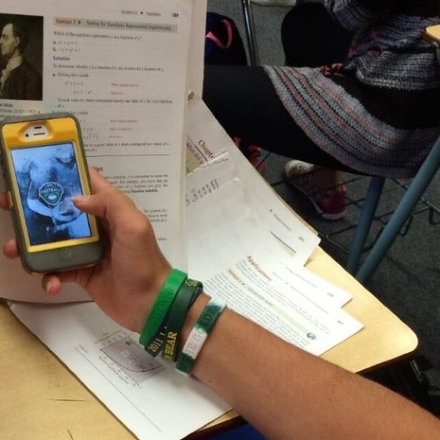 PROHÍBEN EL USO DE CELULARES EN LAS ESCUELAS PRIMARIAS BONAERENSES