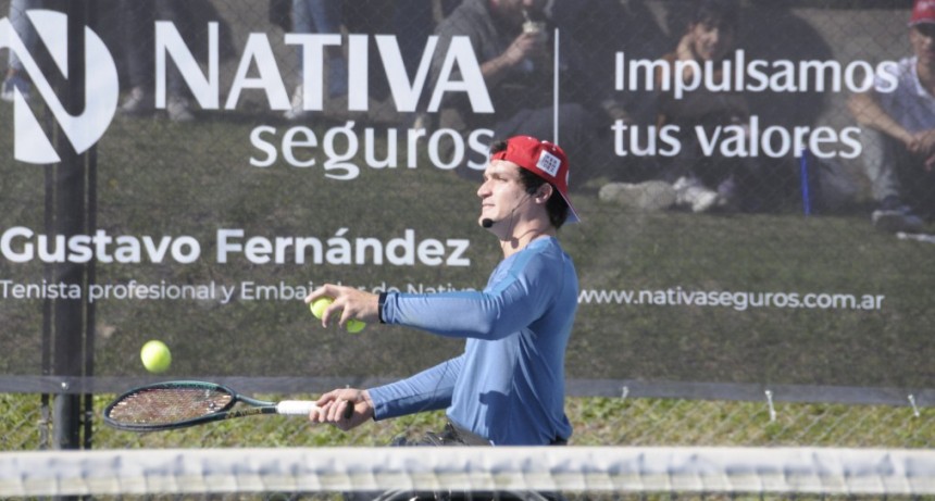 GUSTAVO FERNANDEZ BRINDÓ UN CLINICA DE TENIS ANTE MAS DE 300 CHICOS