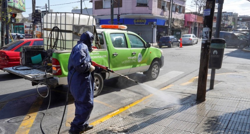 CONTINÚAN LOS OPERATIVOS DE DESINFECCIÓN EN BARRIOS Y VÍA PÚBLICA