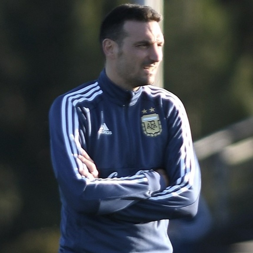 EL SELECCIONADO INICIA LA CONCENTRACIÓN CON LOS CINCO FUTBOLISTAS DEL MEDIO LOCAL