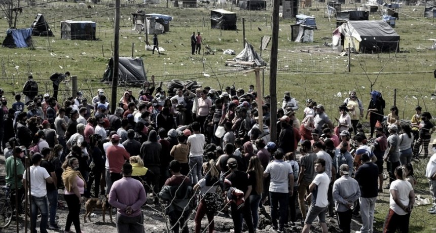 UNOS 4.000 POLICÍAS, JUNTO A BERNI, DESALOJAN LOS TERRENOS OCUPADOS EN GUERNICA