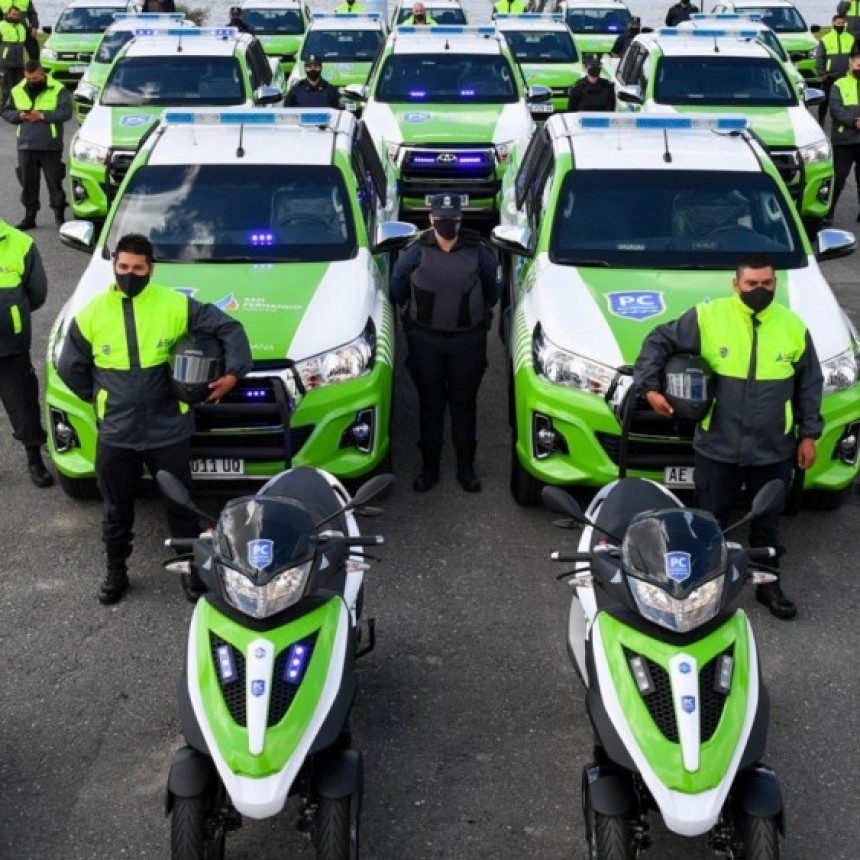 JUAN ANDREOTTI Y SERGIO MASSA PRESENTARON 16 NUEVOS MÓVILES Y CÁMARAS DE SEGURIDAD