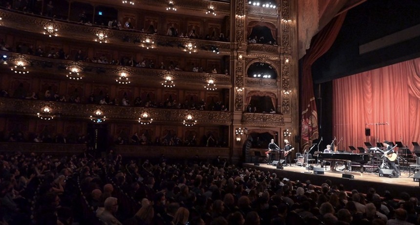 FITO PÁEZ CELEBRÓ A CHARLY Y SU MONUMENTAL OBRA EN CONMOVEDOR CONCIERTO EN EL COLÓN