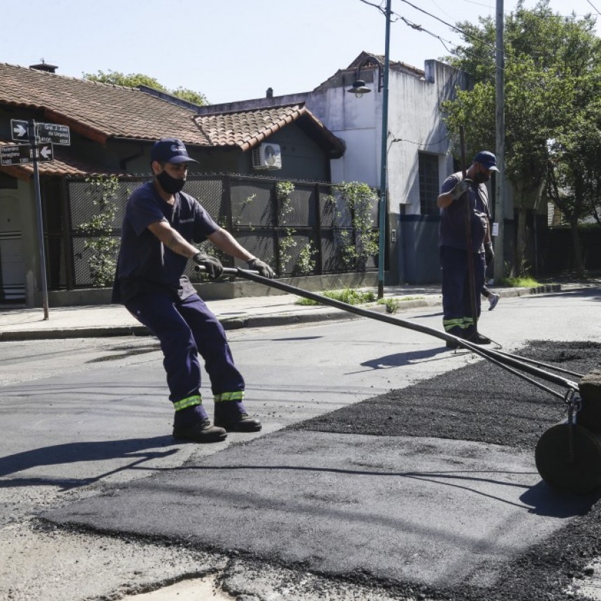 AVANZAN LOS TRABAJOS DE BACHEO Y ASFALTO EN FLORIDA OESTE
