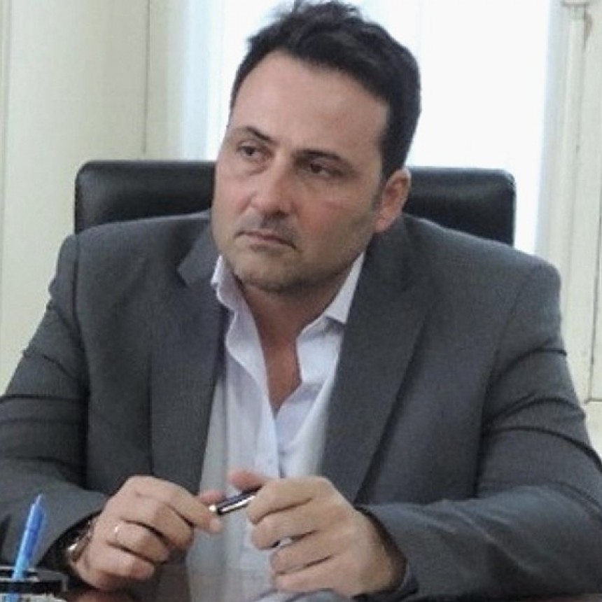 CUESTIONAN AL INTENDENTE DE CHACABUCO POR DESIGNAR A UN EX POLICÍA DENUNCIADO POR VIOLENCIA DE GÉNERO