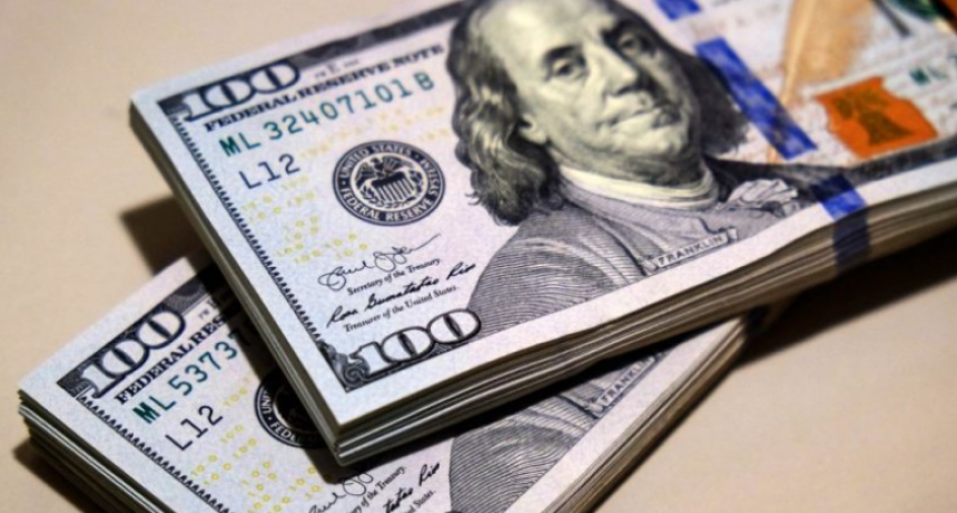 EL DÓLAR BLUE SUPERÓ POR PRIMERA VEZ LOS $1000 EN MEDIO DE UNA JORNADA DE NERVIOSISMO A PLENO