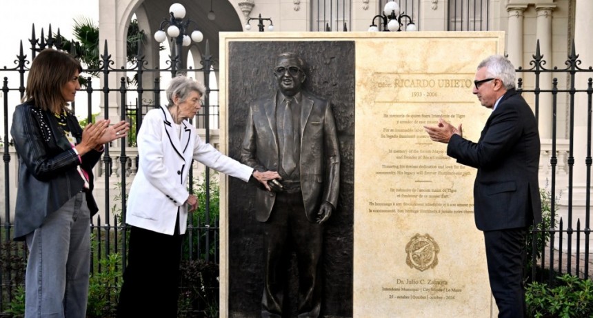 JULIO ZAMORA ENCABEZÓ EL ACTO EN HOMENAJE AL EX INTENDENTE CDOR. RICARDO UBIETO, A 18 AÑOS DE LA INAUGURACIÓN DEL MAT