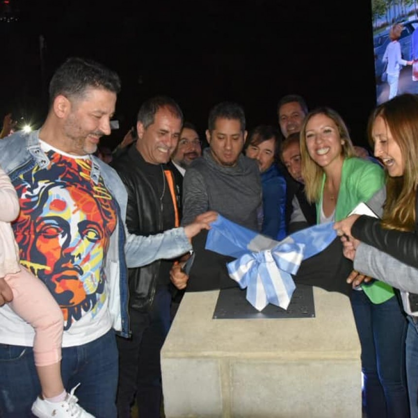 MENÉNDEZ DESCRUBRIÓ LA PIEDRA FUNDACIONAL DEL HOSPITAL DE MARIANO ACOSTA