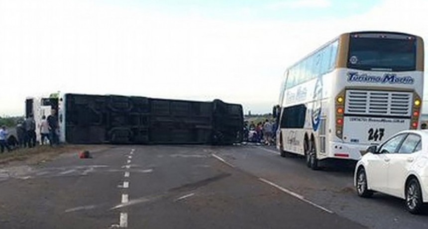 DRAMA Y TRAGEDIA EN LA RUTA 2 POR ACCIDENTE DE MICRO CON ALUMNOS DE UNA ESCUELA 41 DE BENAVIDEZ