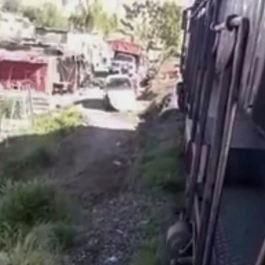 VECINOS DE LOMAS DE ZAMORA PIDEN A INSAURRALDE EVITAR OPOSICIÓN ILEGAL DE TERRENOS PEGADOS A LAS VÍAS PARA CONSTRUIR CASAS