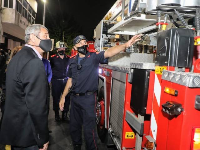 FERRARESI INAUGURÓ OBRAS Y PRESENTÓ DOS NUEVAS AUTOBOMBAS EN LOS BOMBEROS VOLUNTARIOS DE DOMÍNICO-WILDE