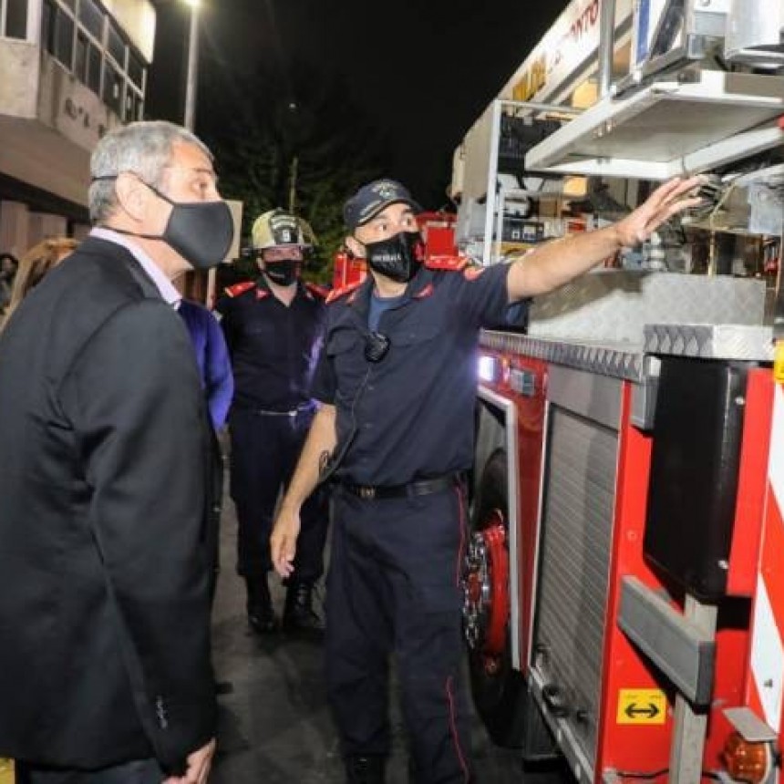 FERRARESI INAUGURÓ OBRAS Y PRESENTÓ DOS NUEVAS AUTOBOMBAS EN LOS BOMBEROS VOLUNTARIOS DE DOMÍNICO-WILDE