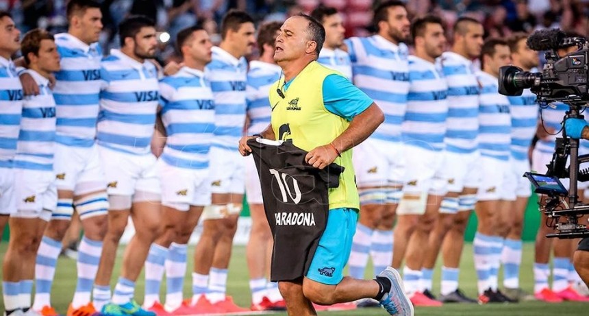 LOS ALL BLACK HOMENAJEARON A MARADONA, LOS PUMAS NO.