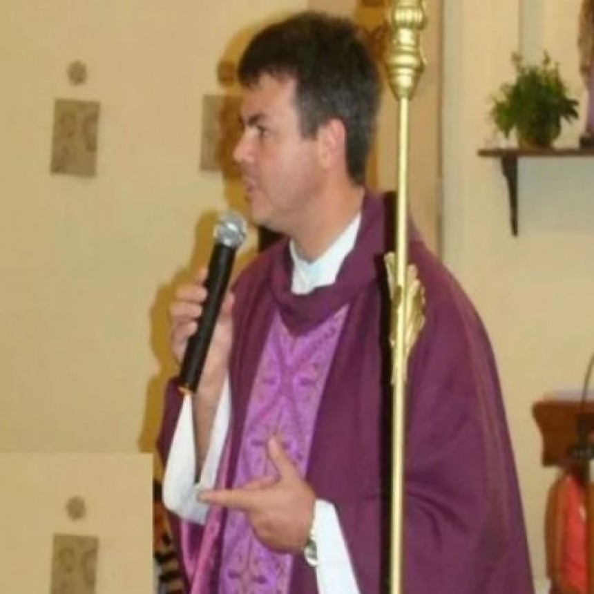 DICTAN CAUTELAR CONTRA EL OBISPO DE SAN NICOLÁS POR HOSTIGAR A UNA VÍCTIMA DE ABUSO