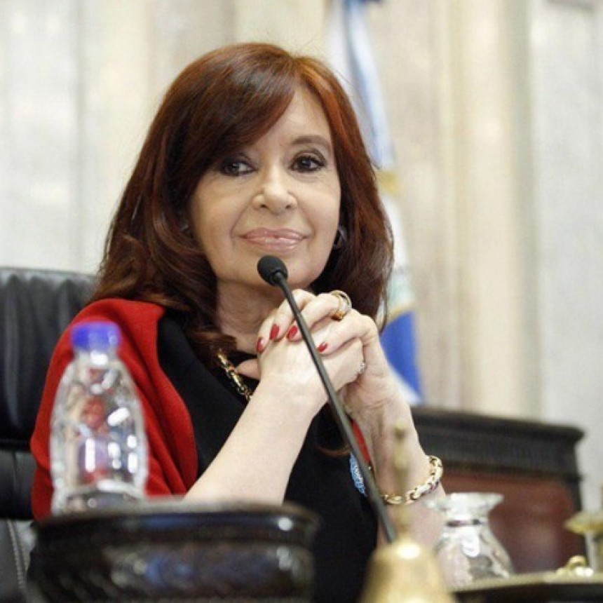 HOTESUR: SOBRESEYERON A LA VICEPRESIDENTA CRISTINA FERNÁNDEZ Y A SUS HIJOS