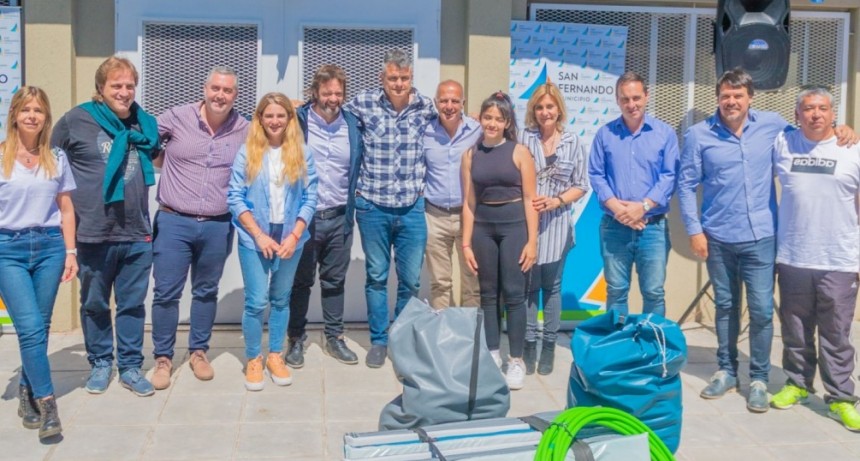 EN SAN FERNANDO SE ENTREGARON NUEVOS MATERIALES DEPORTIVOS A LAS ESCUELAS SECUNDARIAS