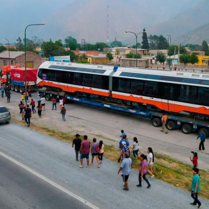 LLEGARON A LA QUEBRADA DE HUMAHUACA LOS VAGONES DEL NUEVO TREN TURÍSTICO SOLAR
