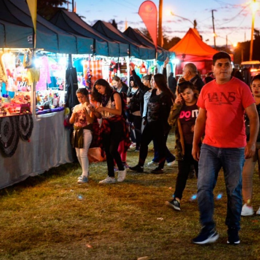 LA MUNICIPALIDAD DE ESCOBAR ORGANIZA FERIAS NAVIDEÑAS DE EMPRENDEDORES LOCALES EN MÚLTIPLES ESPACIOS PÚBLICOS DEL DISTRITO