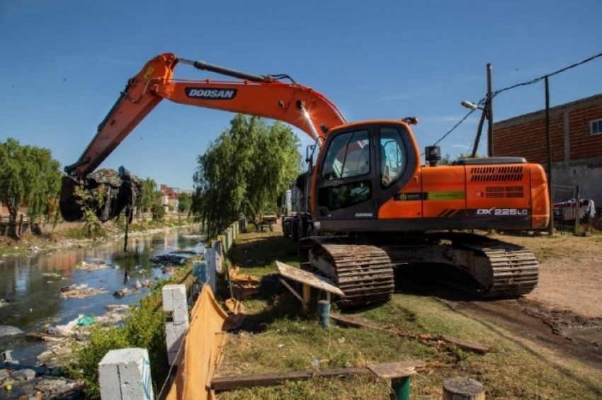 EL MUNICIPIO CONTINÚA CON LOS TRABAJOS DE LIMPIEZA EN LOS ARROYOS