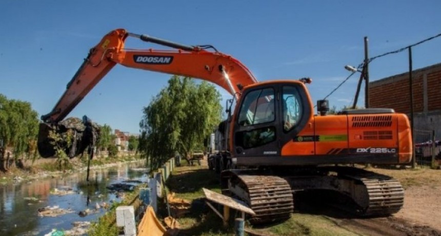EL MUNICIPIO CONTINÚA CON LOS TRABAJOS DE LIMPIEZA EN LOS ARROYOS