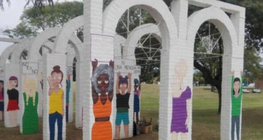 LA MUNICIPALIDAD DE RAMALLO PRESENTÓ UN MURAL PARA VISIBILIZAR LA VIOLENCIA CONTRA LA MUJER 