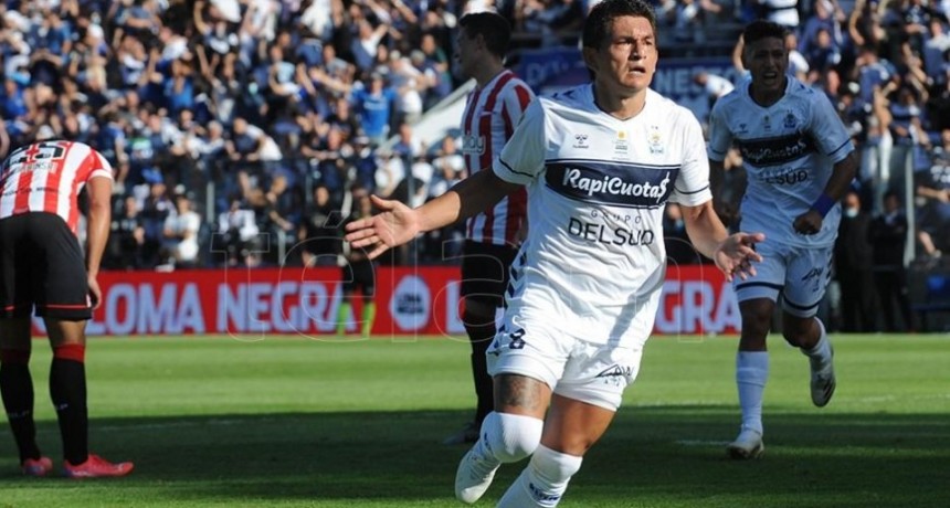 GIMNASIA EMPATÓ CON ESTUDIANTES 4 A 4 EN UN PARTIDAZO